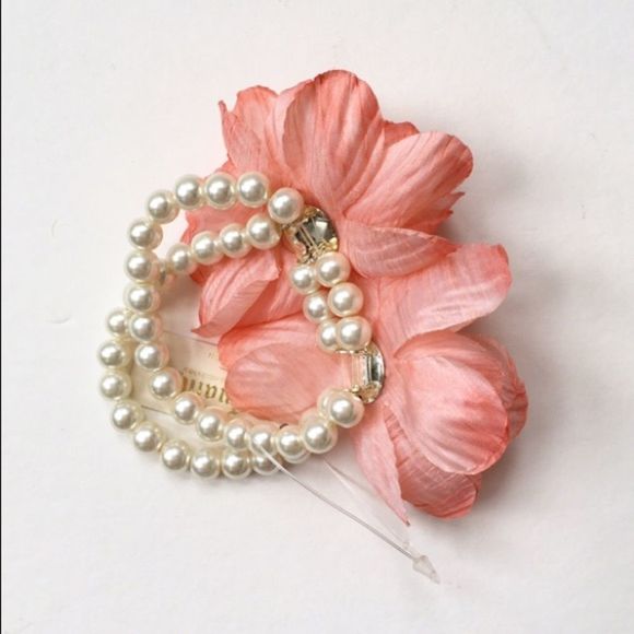 Double Faux Pearl Stretch Bracelet w/Silky Blooms, NWT - Picture 2 of 2